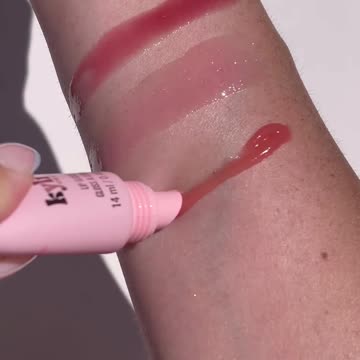 This is one of my favorite gloss❤️