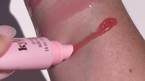 This is one of my favorite gloss❤️