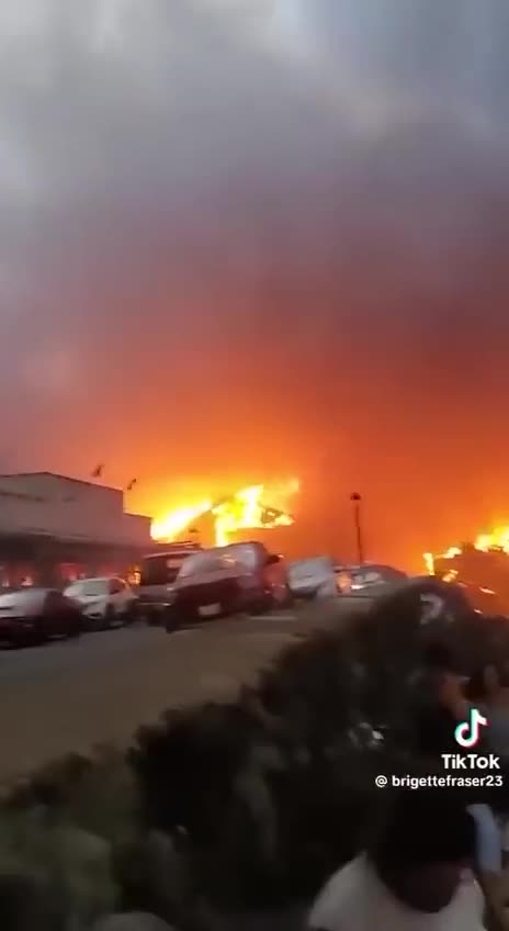Lahaina residents cling to rocks to survive