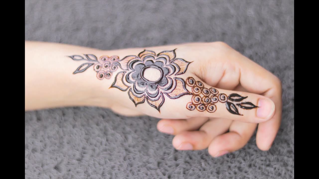 Beautiful mehndi design for women