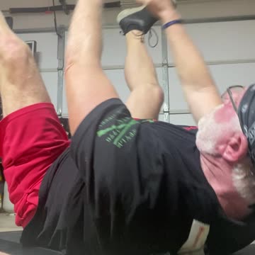 Laying Scissor Crunch, move 29 of 32.