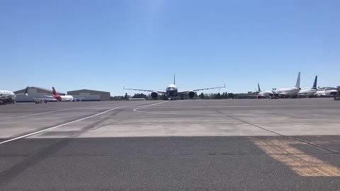 WH001 taxiing at Moses Lake