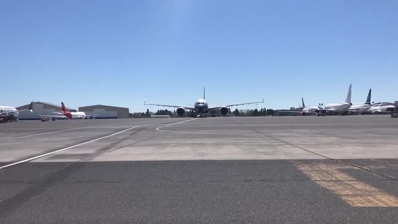 WH001 taxiing at Moses Lake