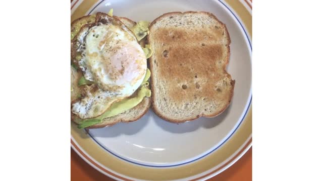 #healthybreakfastsandwich #avocadotoast