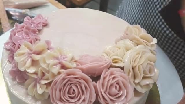 Korean Buttercream Flower Cake Tutorial