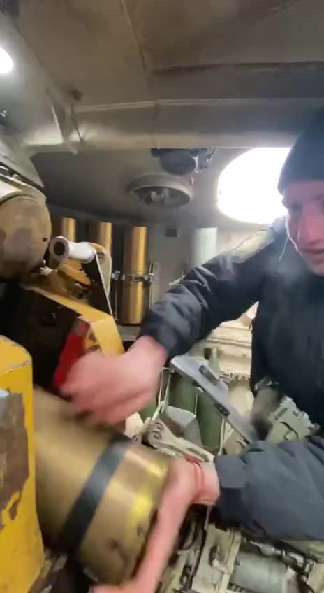 Inside Ukrainian Self-Propeled Guns