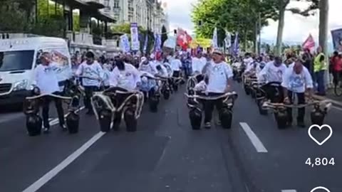 Thousands march in Geneva in opposition to the World Health Organisation