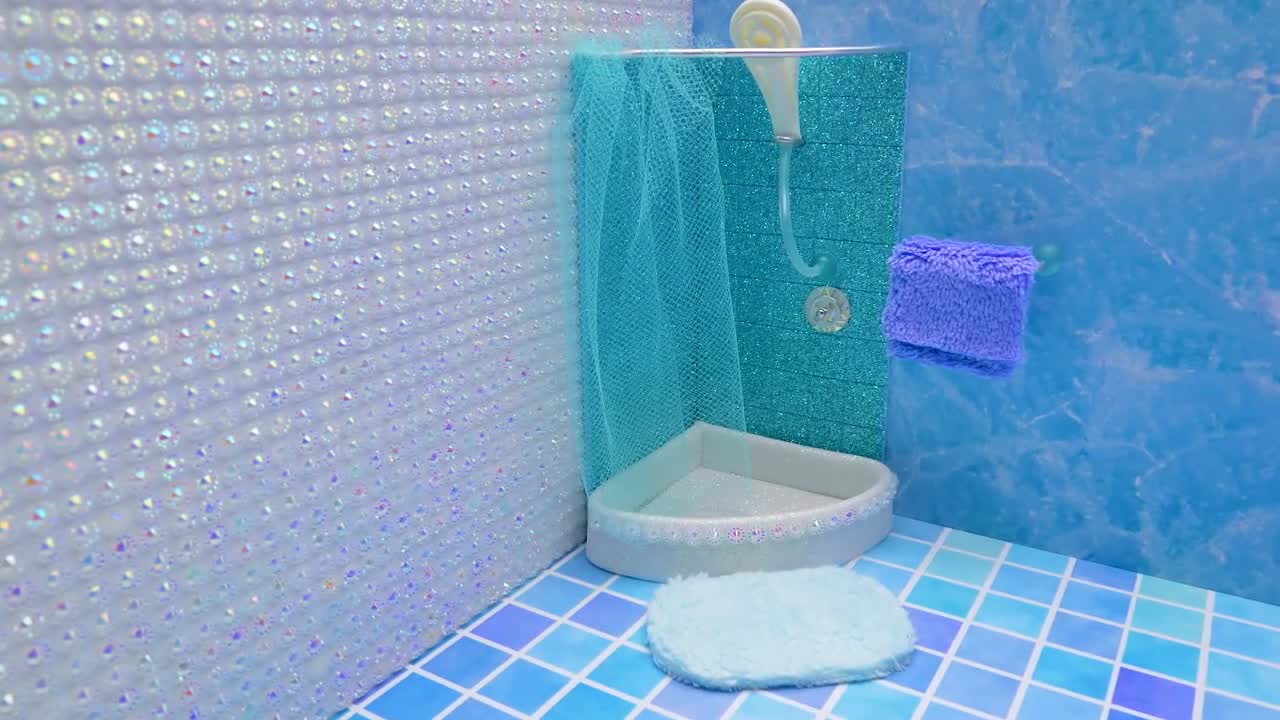 Building A Magical Mini Apartment For Queen Elsa ❄️