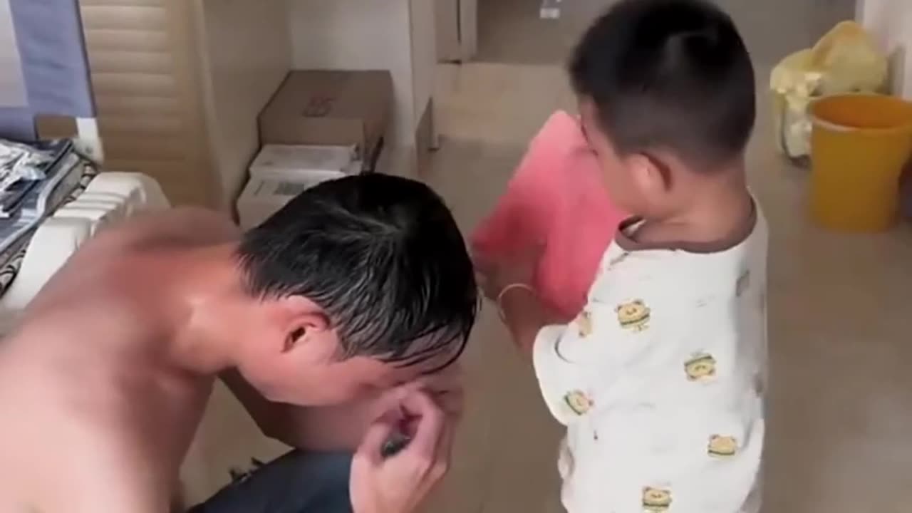 শিশুর বুদ্দিমত্তা বেচে গেল বাবা