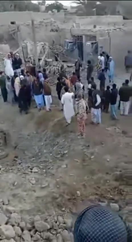 Pakistan carried out targeted retaliatory strikes on "terrorist hideouts" in eastern Iran