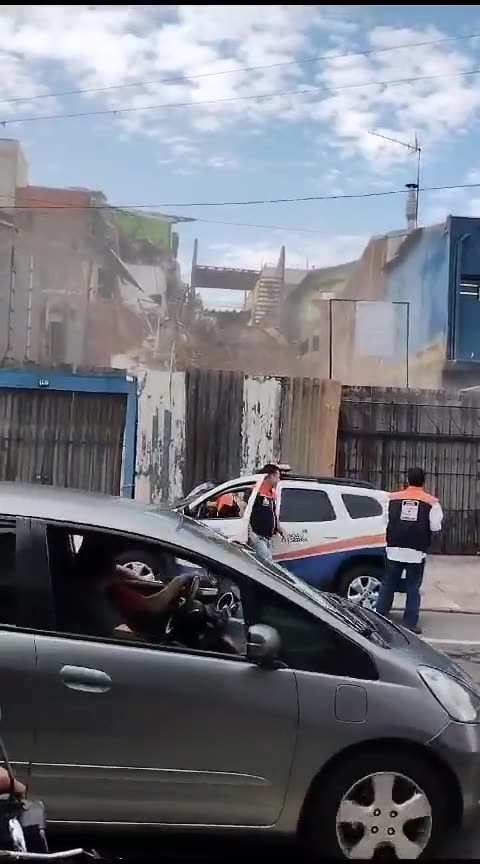 Vídeo mostra momento do desabamento de casa em Taboão da Serra