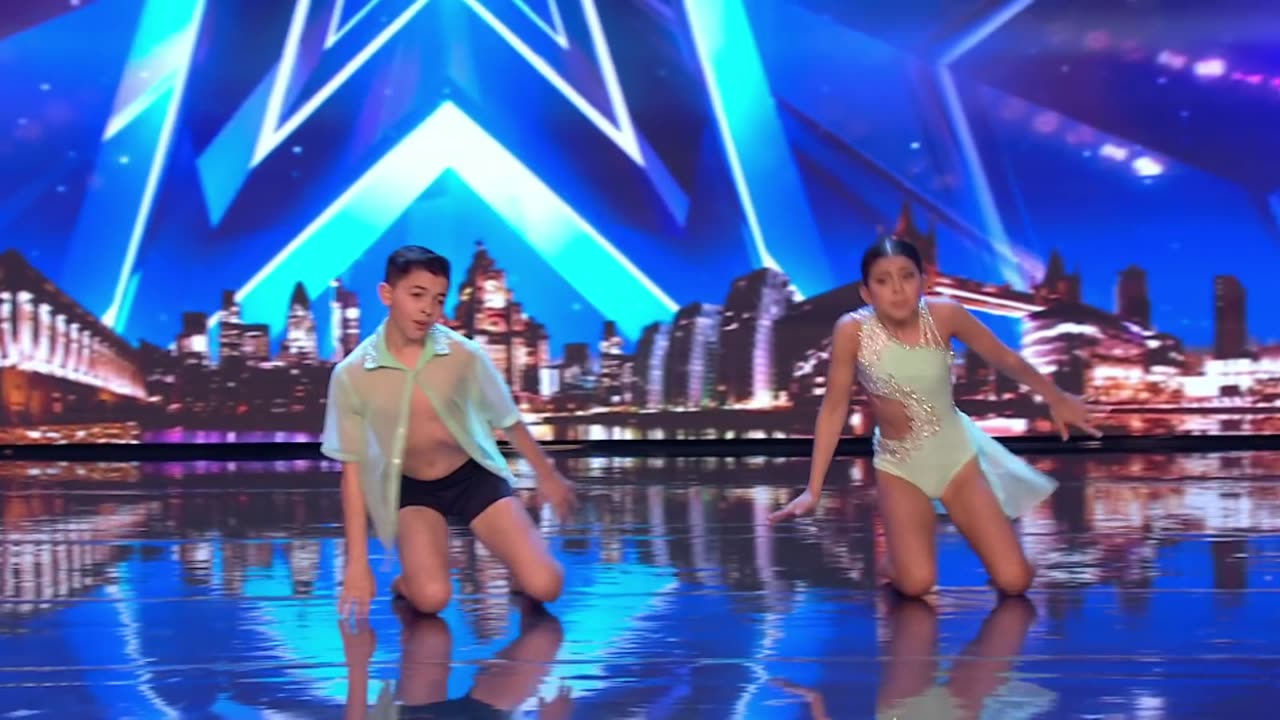 Libby & Charlie put their best feet forward! - Auditions - BGT 2019