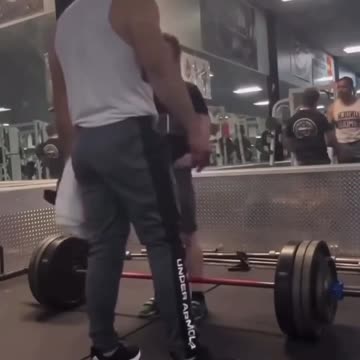Weightlifter Loses It Over Dude Taking An Hour To Do 4 Sets Of Deadlifts