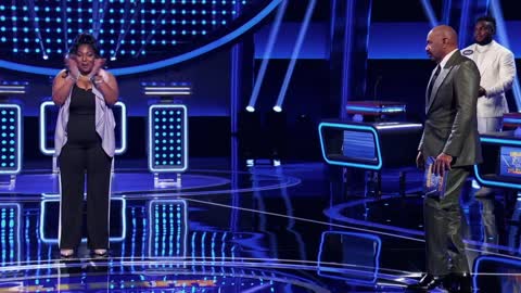 NFLPA Moms Melissa Kirk and Tongelia Helaire Play Fast Money - Celebrity Family Feud