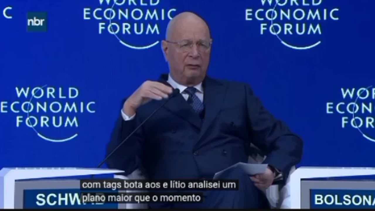 O início da cassada a Bolsonaro começou aqui com Klaus Schwab, a intenção era humilhar o presidente, logo depois foram ás mídias em geral, e foi assim por quatro anos sem trégua. Veja o vídeo 👉