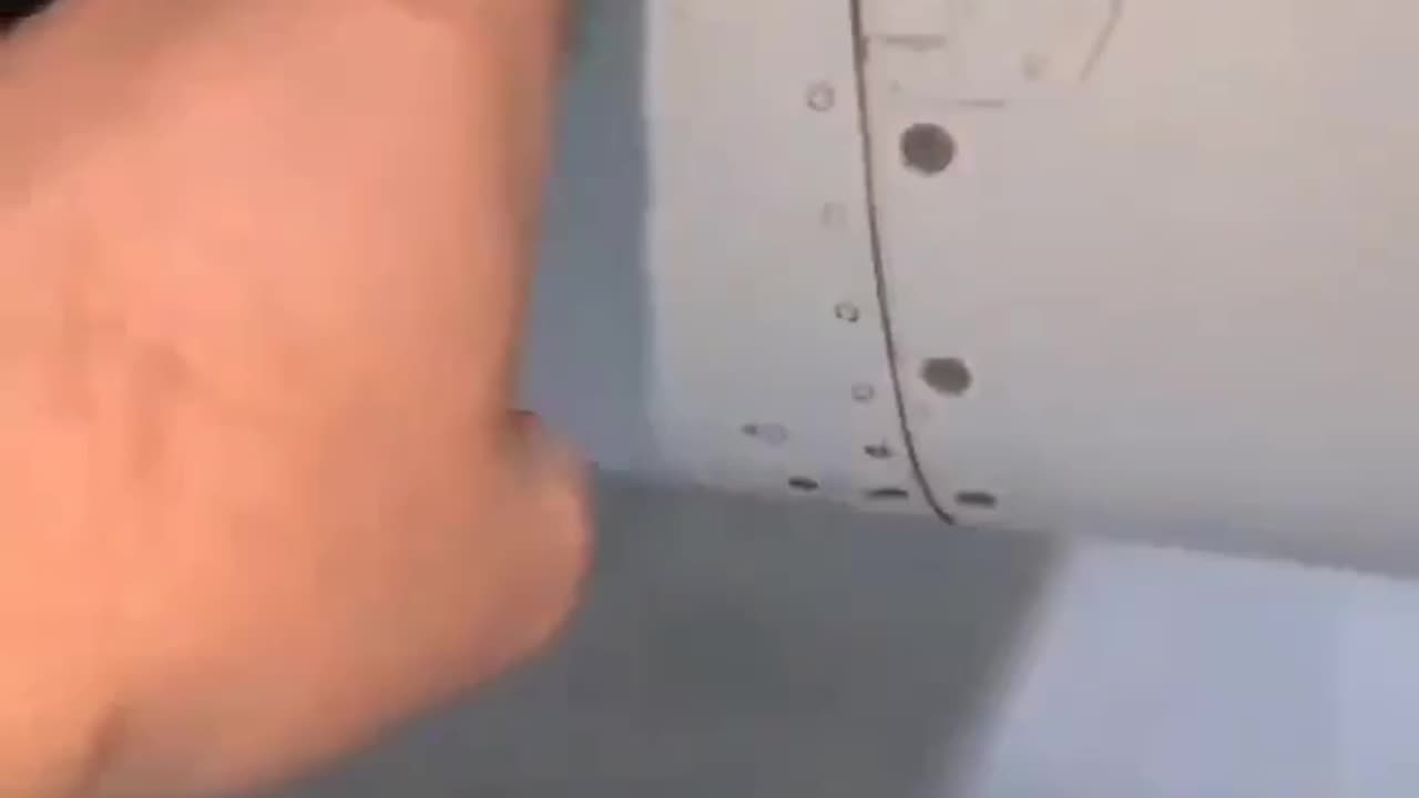 Pilot exposing chem trails