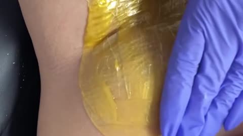 Underarm Waxing with Sexy Smooth Golden Allure Hard Wax by @tay.beautay