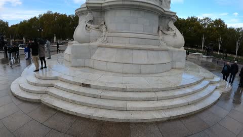 Drone footage at a fountain opposite Buckingham palace. London. 8th Nov 2022