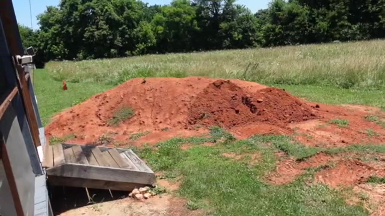 Gravel & Mud. 30 Tons of gravel spread & 40 tons of mud. The stand behind Barreto machine is deadly!