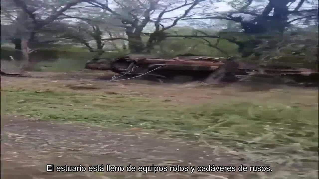 El estuario está lleno de equipos rotos y cadáveres de rusos.