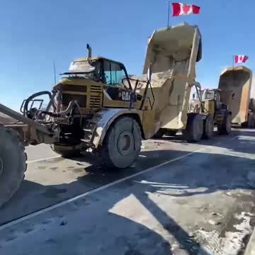 One of the busiest US-Canada border crossings at Sarnia & Port Huron has been shut down