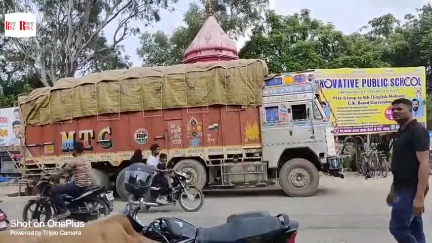 Gonda - मंदिरों के सेफ्टी के लिए लगाए गए ट्रक धूमधाम से निकाला गया सातवीं का जुलूस @AajTakHD