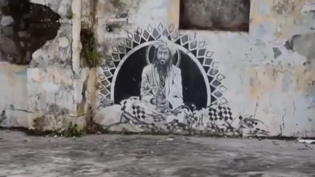 Cool Graffiti And Paintings on Walls of Abandoned Spiritual Hermitage in India