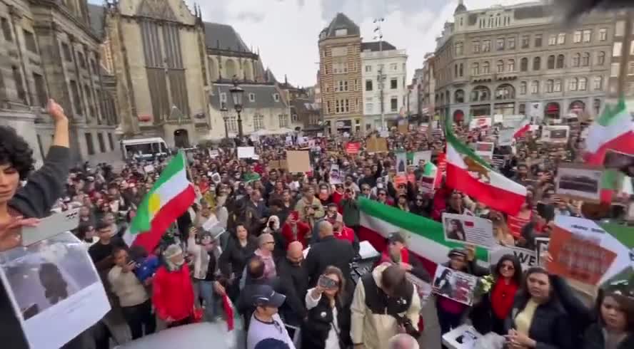 Ky eshte revolucioni qe Perendimi do te bej kunder grave ne Iran