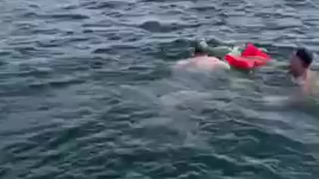 Incredible 106-year-old Grandpa Dives Into The Lake
