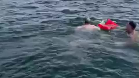 Incredible 106-year-old Grandpa Dives Into The Lake