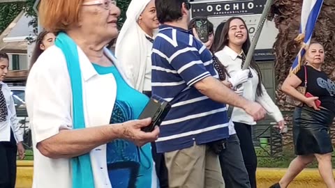 ΜΠΟΛΙΑΣΜΕΝΑ ΠΟΡΝΙΔΙΑ ΚΑΙ ΔΕΙΛΑ ΠΟΥΣΤΑΚΙΑ ΔΕΙΧΝΟΥΝ ΤΟΝ ΔΡΟΜΟ ΓΙΑ ΤΗΝ ΕΛΕΥΣΗ ΤΟΥ ΑΝΤΙΧΡΙΣΤΟΥ!!!