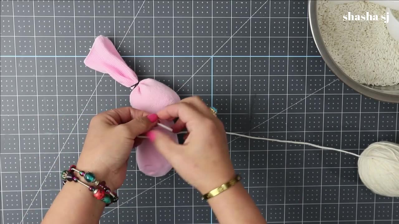 NO- SEW SOCK BUNNY + EASTER CRAFT IDEAS