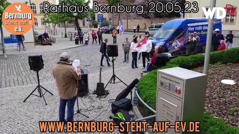 Rathaus Bernburg 20.05.23, Bernburg steht auf!© e.V., Brief an die Bürgermeisterin