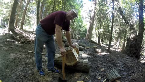 Oblique cutting of logs in a cotton cabin