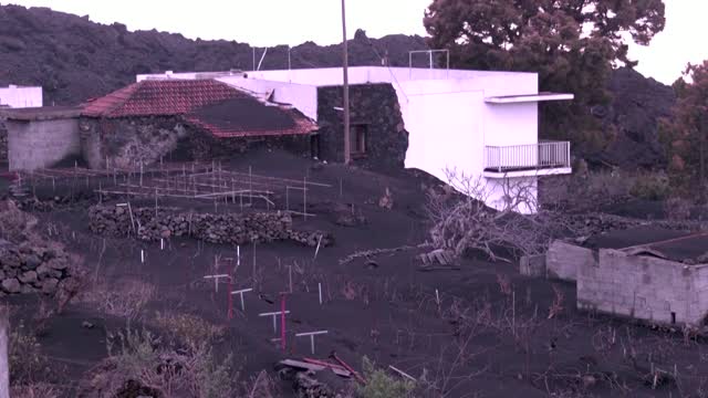 Ash buries houses and cars in La Palma