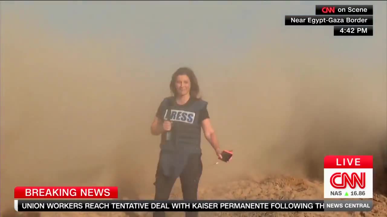 Israeli Tanks Cover CNN Reporter In Dirt