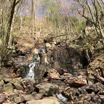 GORGEOUS WATERFALL ALONG HUDSON RIVER
