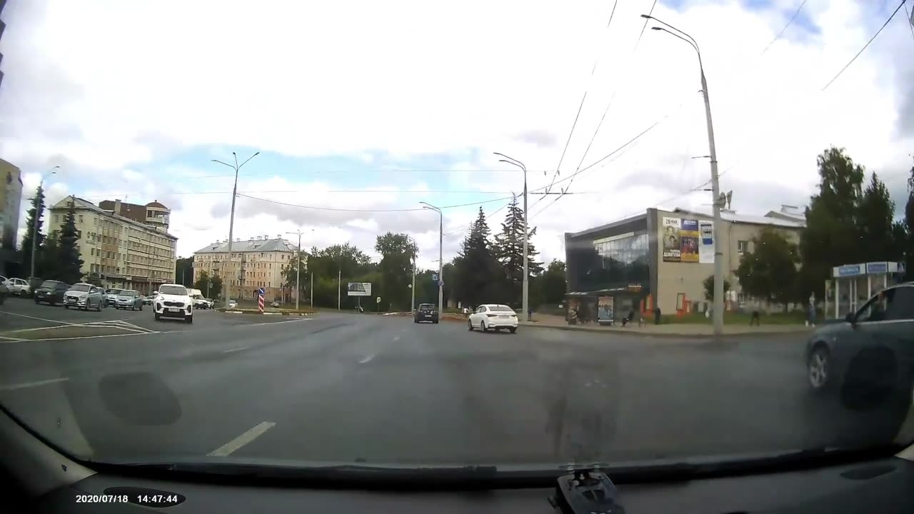 Grandma Narrowly Escapes Traffic Accident - Dash Cam Scenes