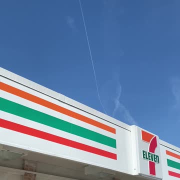 Chem Trail over 7/11