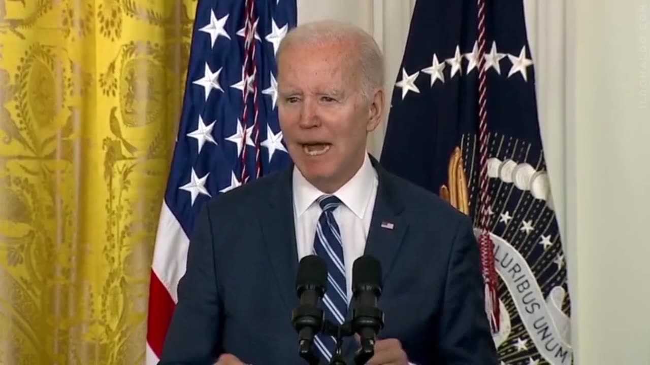 HE'S USING HIS OBAMA VOICE AGAIN...😂😂😂