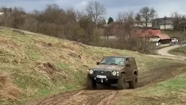 JEEP 4X4 graceful uphill
