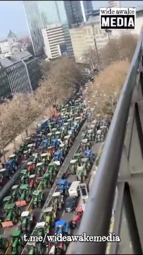 Απλώνεται το ΧΑΟΣ: Έλλειψη τροφίμων σε Αγγλία, «ΜΠΑΜ» σε ελβετική τράπεζα ! Βίντεο από Βέλγιο !