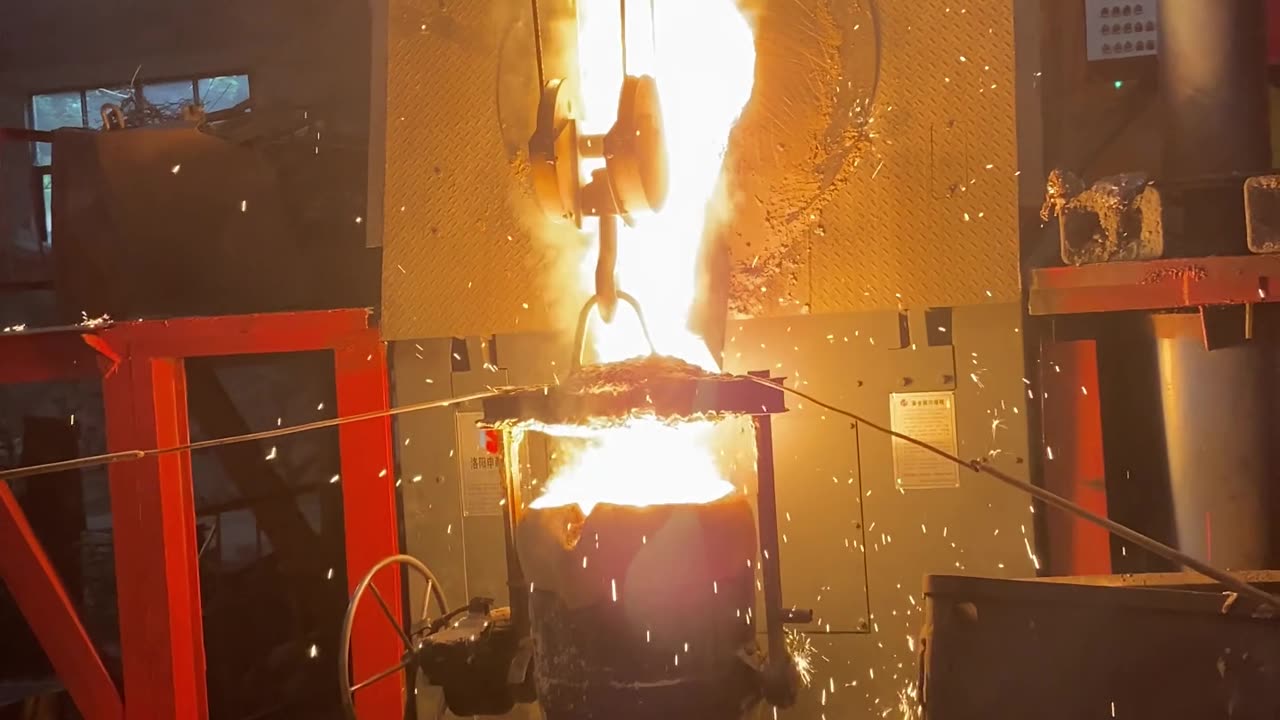 The surrounding of the furnace is low temperature, smoke less, the working environment is good .