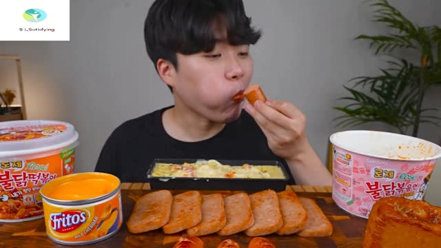 S L Satisfying\ CHEETOS RICE CAKE Tteokbokki, Fire Noodles, pork cutlet recipe ! eating Food video