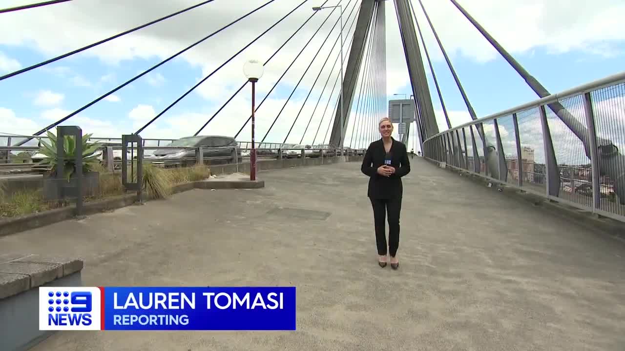Two people killed on Sydney’s Anzac Bridge while exchanging details | 9 News Australia