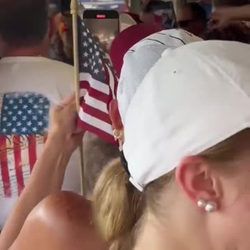 Trump is getting some CHEESE STEAKS before his Philly rally