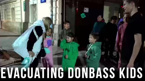 Russian aid workers evacuate Donetsk children