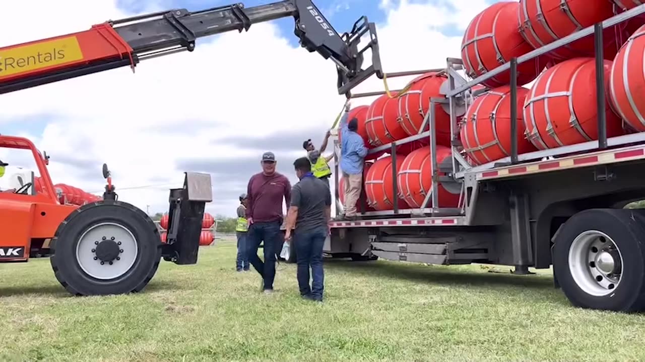 Texas to deploy floating barrier in Rio Grande