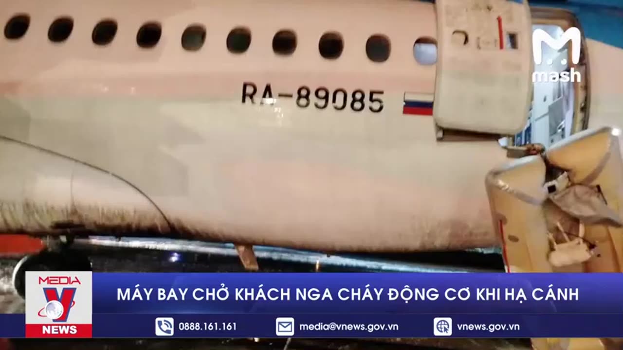 Máy bay chở khách Nga cháy động cơ khi hạ cánh