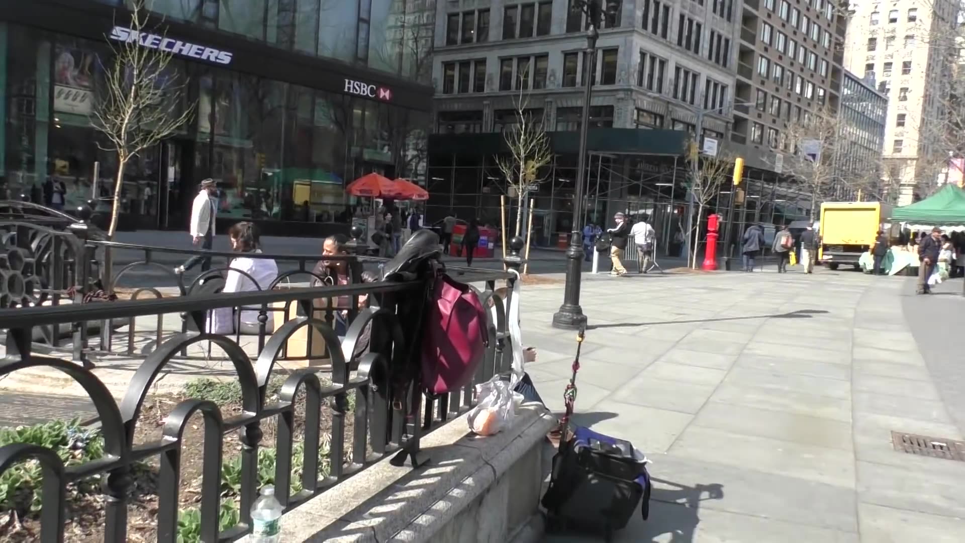 Black Woman shows her huge blue whale tail while getting a street massage (Luo Dong)
